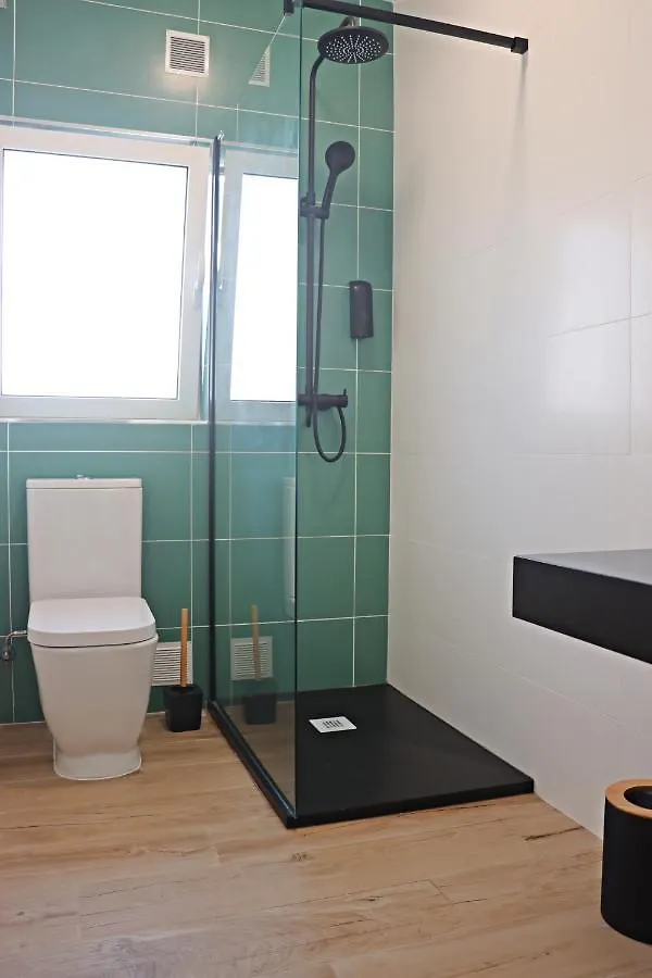 Vivenda Geminada Com Piscina A 10 Minutos A Pe Da Praia Portimão Villa